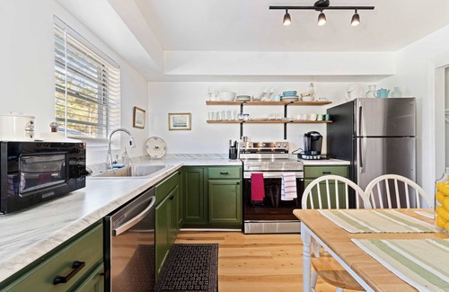 Crystal River House | Entire Home - Either Oar - Mins to DT - AC - King Bed - Scalloping & More