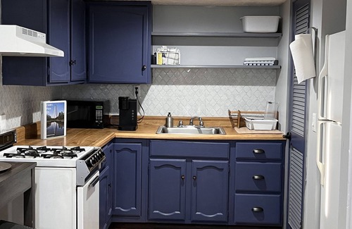 Airport Township Apartment | Entire Home - Guest House 10 minutes to Airport & Hospitals