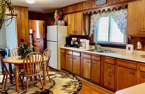 Isom House | Entire Home near Whitesburg