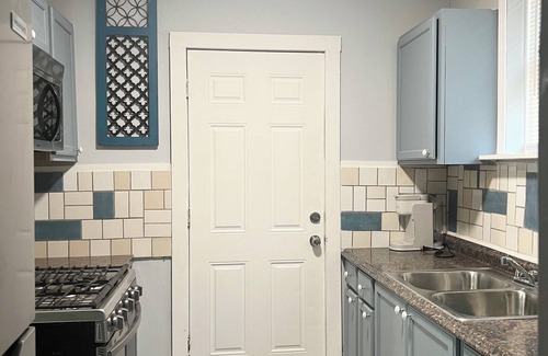 Pine Lawn House | Entire Home Sleeps 8