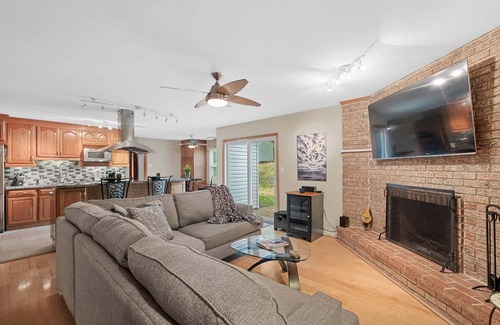Ballwin House | Entire Home/STL Co-Sleeps 6