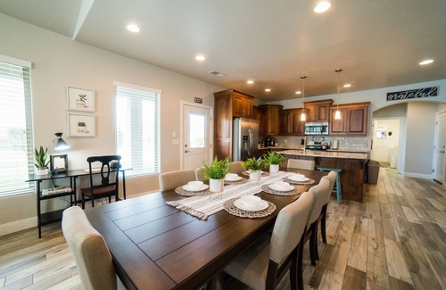 La Verkin House | Entire Home with TESLA Charger & RV Parking