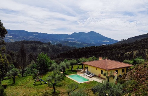 Molares House | Entire house for 5 people, private pool, pet friendly. All equipped.