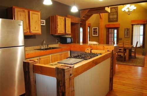 Manhattan House | Entire house. Fly Fishing, small town, walk to everything
