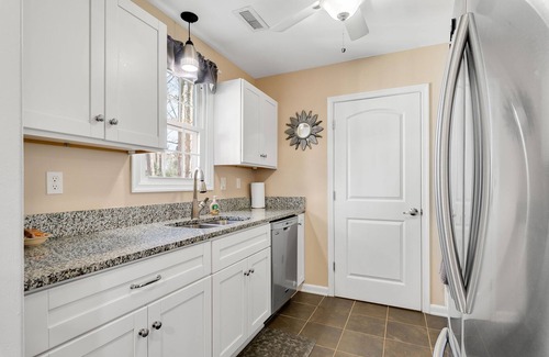 Midlothian House | Entire house, fully fenced in back yard. Close to everything.