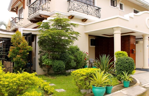 Javalera House | Entire House in Safe & Peaceful, Gated, Golf Community with 2 Swimming Pools.
