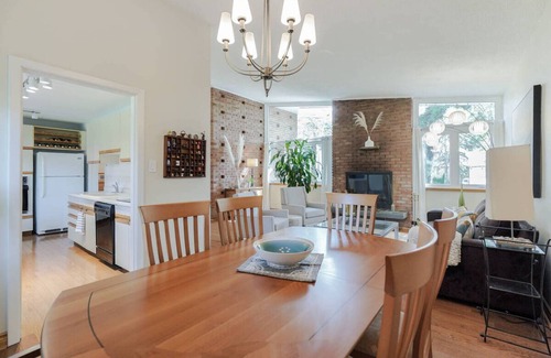 Richmond Hill House | Entire House Open Concept Modern House Comfortably Sleeps 5
