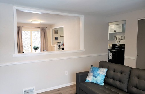 Baldwin House | Entire House Quiet Neighborhood Pittsburgh