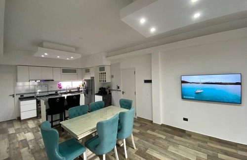 Valentin Alsina House | Entire House whit Balcony and Private Patio