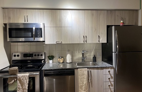 Beaconsfield Village Apartment | Entire Lovely 1 bedroom downtown Toronto w Parking
