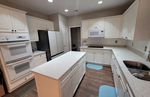 Woodstock Bed & Breakfast | Entire Luxury Home Sleep 12, Hi-Tech Kitchen, 1 GB/s Wi-Fi, Ideal Remote Worker