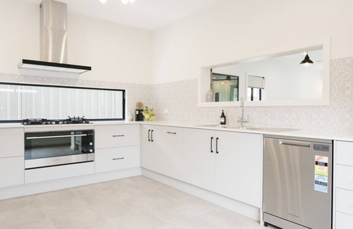 Brighton House | Entire Luxury Townhouse - 5BR - 3BTH