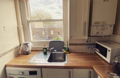 Turnham Green Apartment | Entire One Bedroom Serviced Flat In Chiswick London, Kitchen, Wifi, TV and more