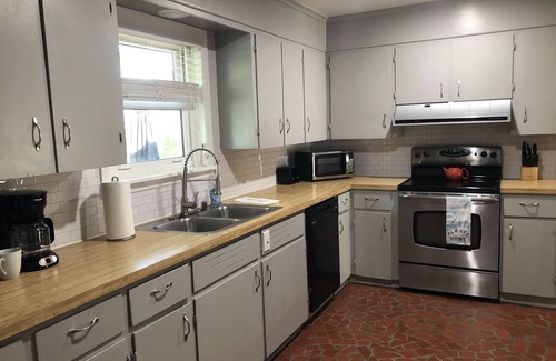 North Little Rock House | Entire Private Home in a safe, quiet, convenient neighborhood!