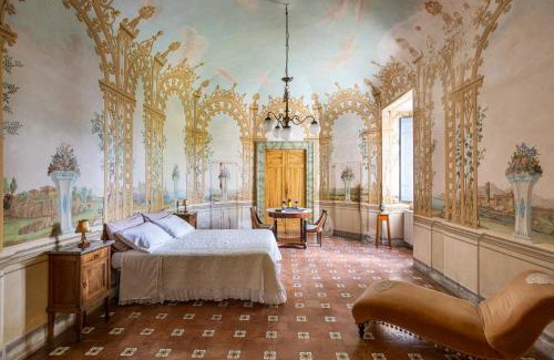Colli del Tronto House | Entire Private Floor in an 1800s Frescoed Villa with Historic Park - Villa Mastrangelo