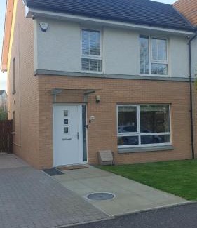 East End Apartment | Entire Spacious 3-Bed Family Home, City Centre, Free Parking, Garden