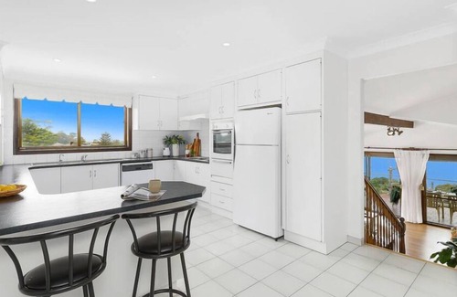 Lake Heights House | Entire spectacular lake and ocean view holiday house