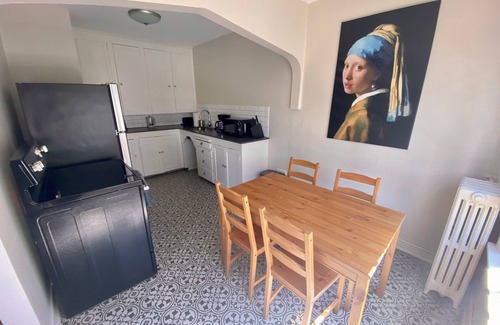 Lower Queen Anne Apartment | Entire Studio Apartment - Climate Pledge Arena & Space Needle