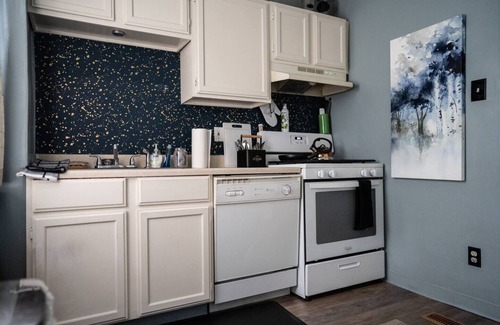 Latonia House | Entire Townhouse - 2 Separate Unitsnn