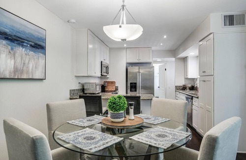 University City House | Entire Townhouse- Medical Stays- Vacation- Families