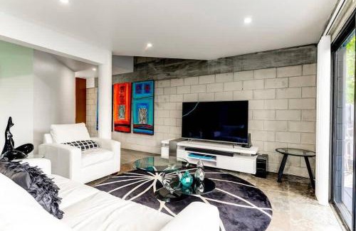 Hendricks and Venice Isles Apartment | Entire townhouse Ft Lauderdale