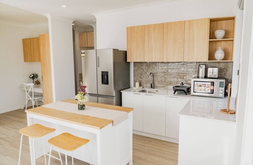 Terranora Apartment | Entire unit 11 kms to Goldcoast Airport for family holidays 2 rooms 4KS beds