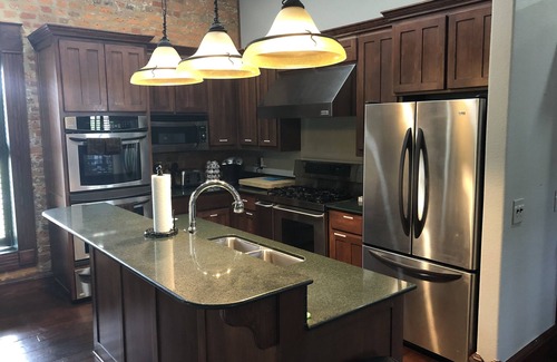 Jefferson Apartment | ENTIRE UNIT, Kid and Pet Friendly, washer/dryer, staff at your disposal
