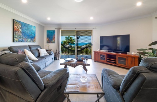 Cannonvale Apartment | Entire upstairs level of executive home in Cannonvale