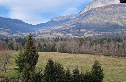 Alex Apartment | Entre lac & Montagnes avec balcon, proche Annecy