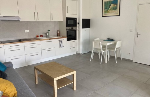 Saint-Medard-en-Jalles Apartment | Entre Ville et Océan, 3*, right in the center of St Médard. Parking.