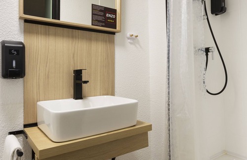Mainvilliers Hotel | Enzo Hotels Chartres Mainvilliers By Kyriad Direct