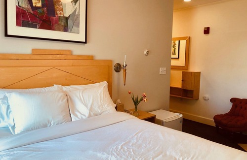 Provincetown Bed & Breakfast | Enzo