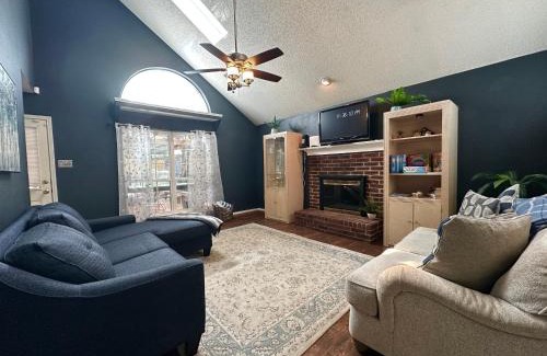 Ederville House | Epic Location Cool Pool, 6Flags, Rangers, Cowboys