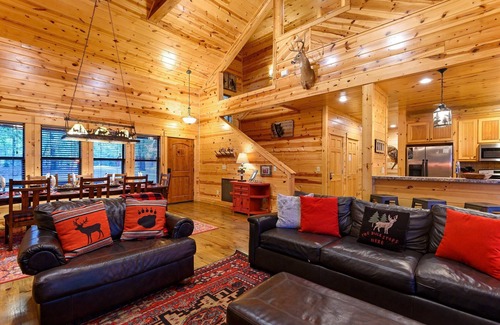 Broken Bow Cabin | Epic Views + Sleeps 21 + Bunk Room & Game Zone