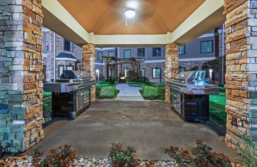 Amarillo Apartment | Equipped King Studio | Free Daily Breakfast, Indoor Pool + Fitness Center