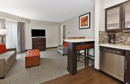 Utica Apartment | Equipped Suite | Free Daily Breakfast, 24h Business Center + Seasonal Pool