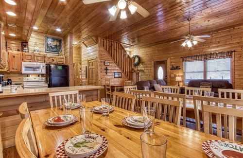 Pigeon Forge Cabin | Er305- Bear Right Inn- Great Location- Close To Town 9 Bedroom Cabin by RedAwning