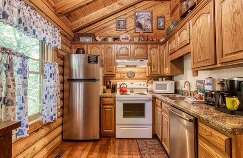 Pigeon Forge Cabin | Er44 - Rising Eagle - Great Location! Close To Town! 2 Bedroom Cabin by RedAwning