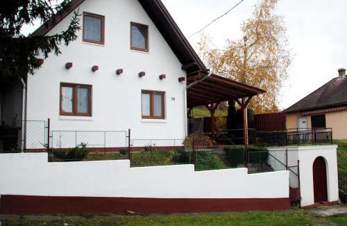 Bukkszek Apartment | Erdőszéli Házikó Vendégház