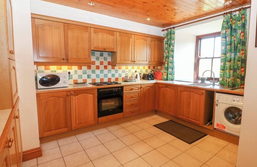 Garndolbenmaen Cottage | EREINIOG, family friendly, with open fire in Tremadog