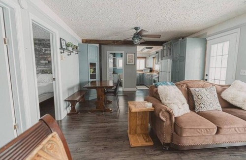 Town of Essex Cottage | Erie Breeze Cottage, right on Lake Erie, EPIC wine route!
