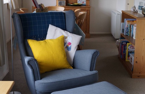 Llanfair House | Erw - Beach 200 yards, beautiful mountain views from property (2 night minimum)