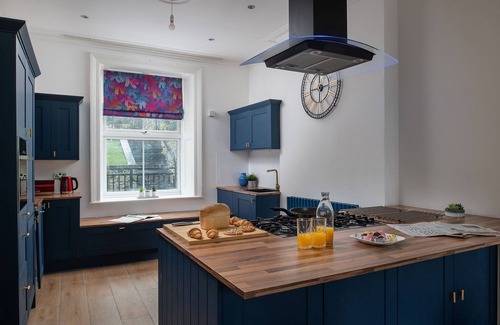 Dolgellau House | Eryri Family Retreat in Dolgellau, hot tub, fire pit, cinema room and much more!