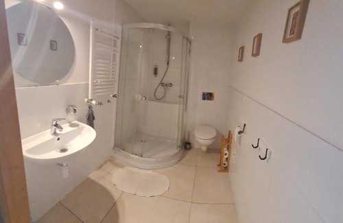 Lozina Hotel | Es8bar