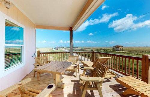 Gilchrist House | Escape Bay Views Family Retreat Dog Friendly