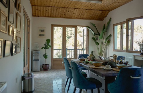 Politiko Villa | Escape, breathe, rejuvenate: Mountain bliss, sea salt allure