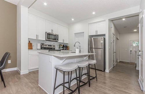 Northwest Edmonton House | Escape in Style/King Bed/Disney/Near WEM