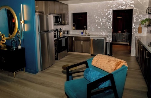 Townsite House | Escape the Everyday and Delight your Senses, Full 2 Bedroom House