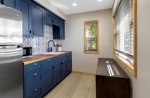 Youngstown Cabin | Escape to a Cozy Cabin on the River – Relax & Unwind!