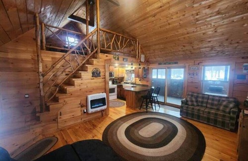 Redfield Cabin | Escape to a Cozy Cabin Loft: Secluded and Serene